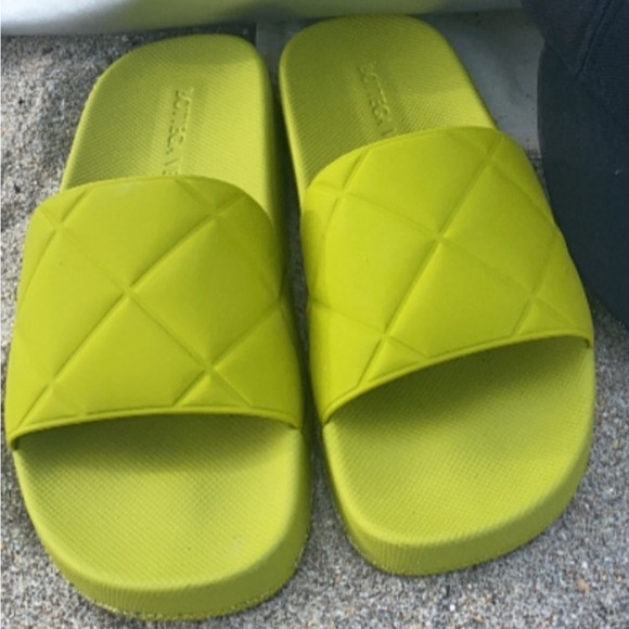 Bottega slides - Picture 1 of 1